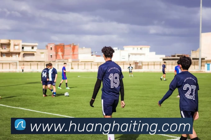 小学生足球赛完整回放引关注 校园绿茵对决精彩进球频现